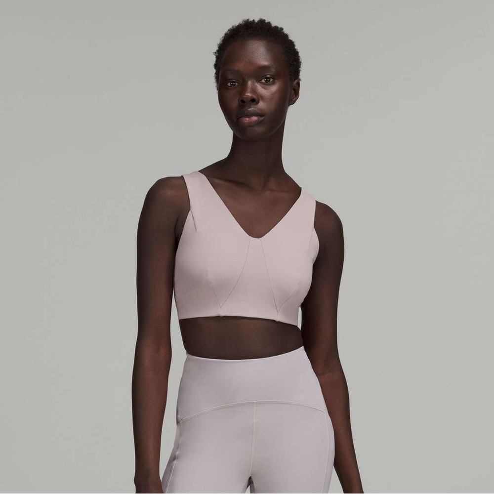 NWT Lululemon Luxtreme V-Neck Train Bra *Medium Support, C/D Cup Mauve Grey